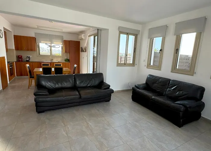 Villa Tamaldi Side Sea View - New Renovated! Paralimni